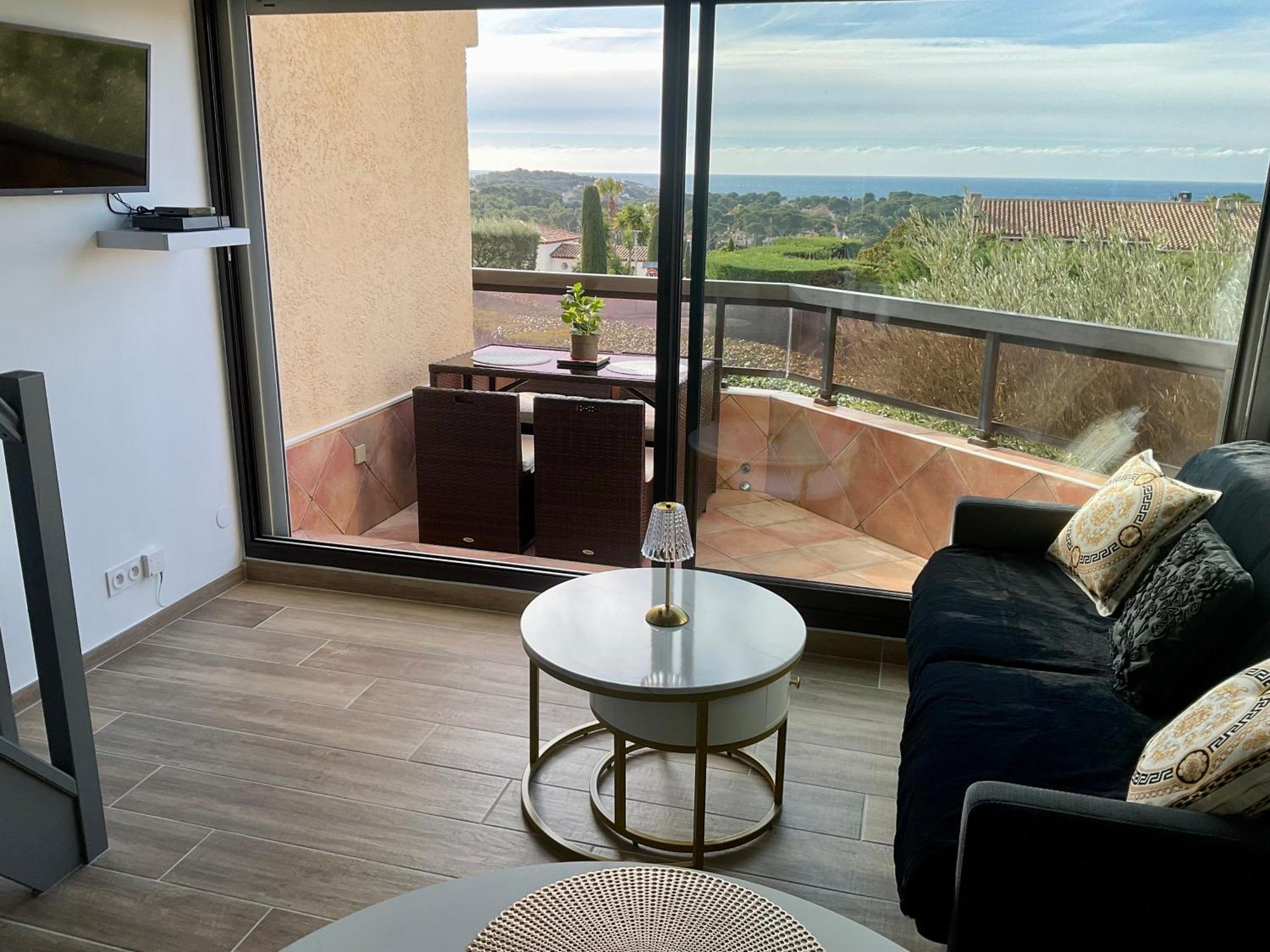 Vue Au Calme Apartment *